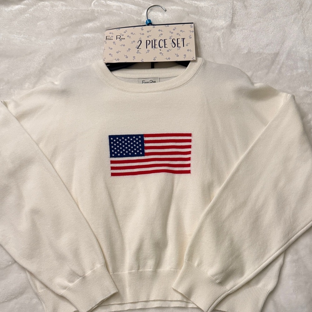 2 Piece Set Cream Sweater and Shorts